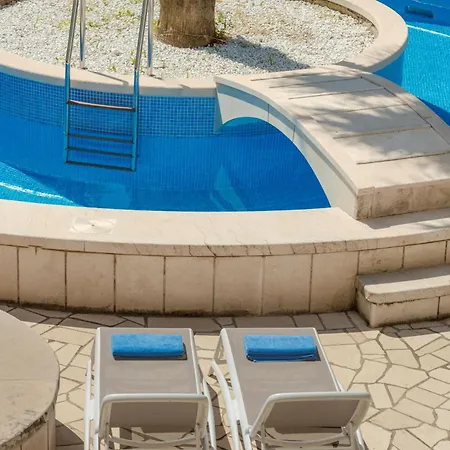 Filaus Oda ve Kahvaltı 4*